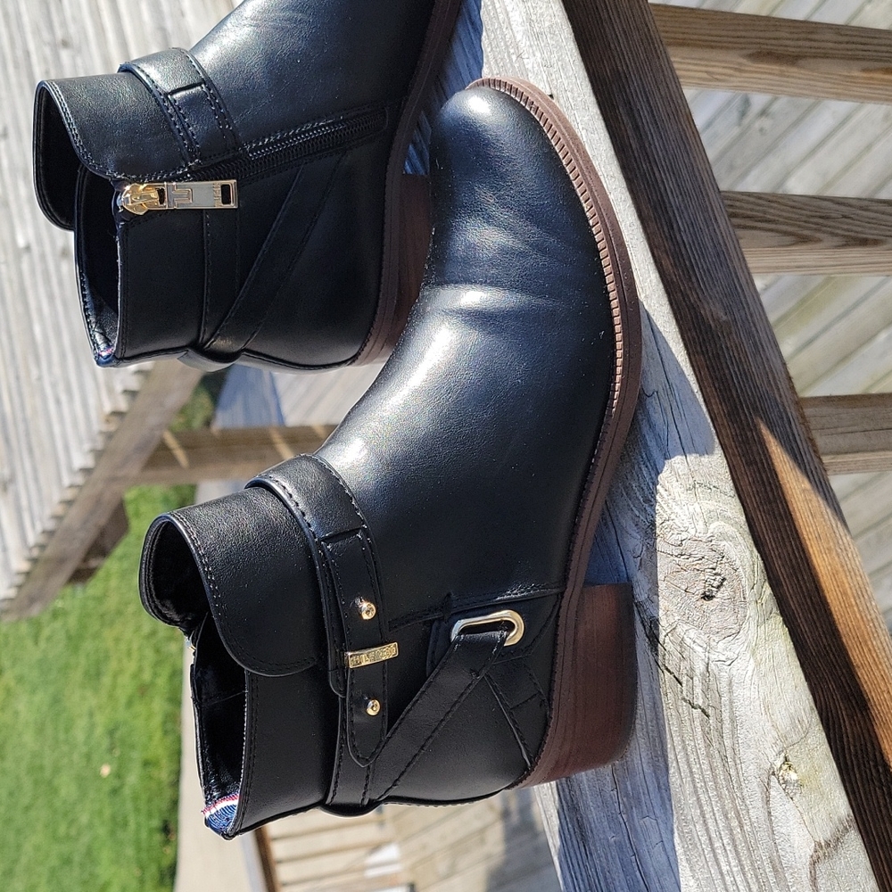 Tommy Hilfiger Black Faux Leather Ankle Boots/Booties, Size 6M